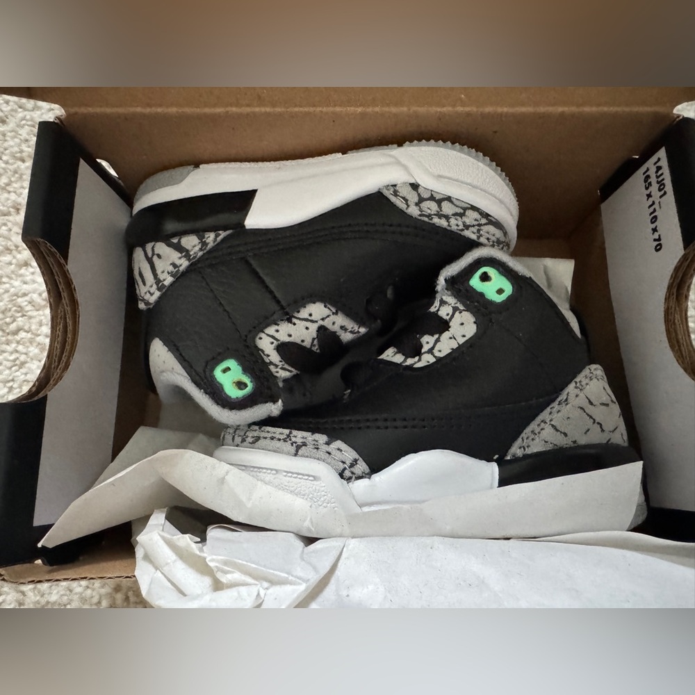 NIB Baby JORDAN 3 RETRO (TD) Size 2C Sneaker